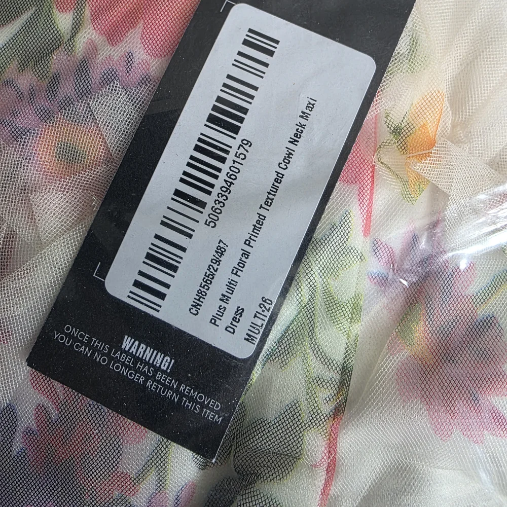 PrettyLittleThing Pastel Floral Maxi Dress - Picture 2 of 5